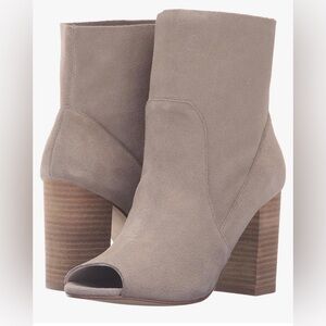 Chinese Laundry Peep Toe Booties/ Ankle Boots. Genuine Suede Light grey/ beige 9